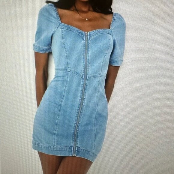 LULU'S SHORT SEEEVE JEAN MINI DRESS NWT S - Picture 2 of 6